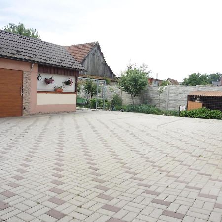 Ubytovanie v súkromí 85 suterén Bešeňová Exteriér fotografie