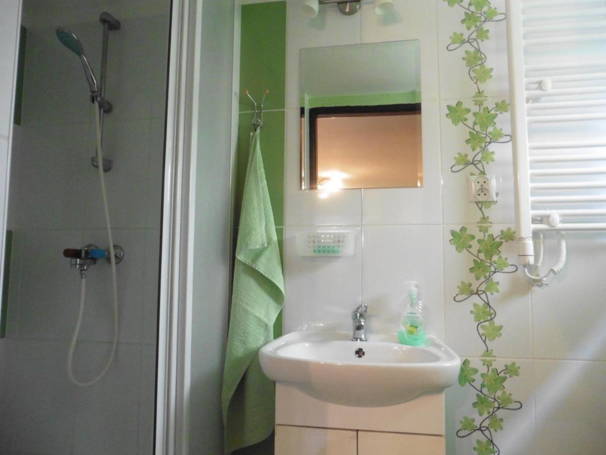 Ubytovanie v súkromí 85 suterén Bešeňová Exteriér fotografie